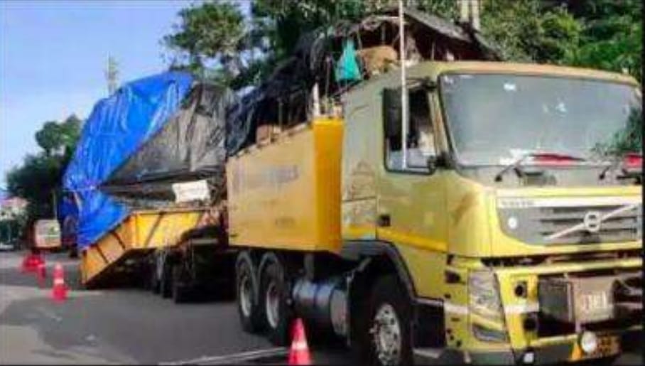 10 महीने में 70 टन वज़नी सामान के साथ महाराष्ट्र से केरल पहुंचा 74 पहिया ट्रक