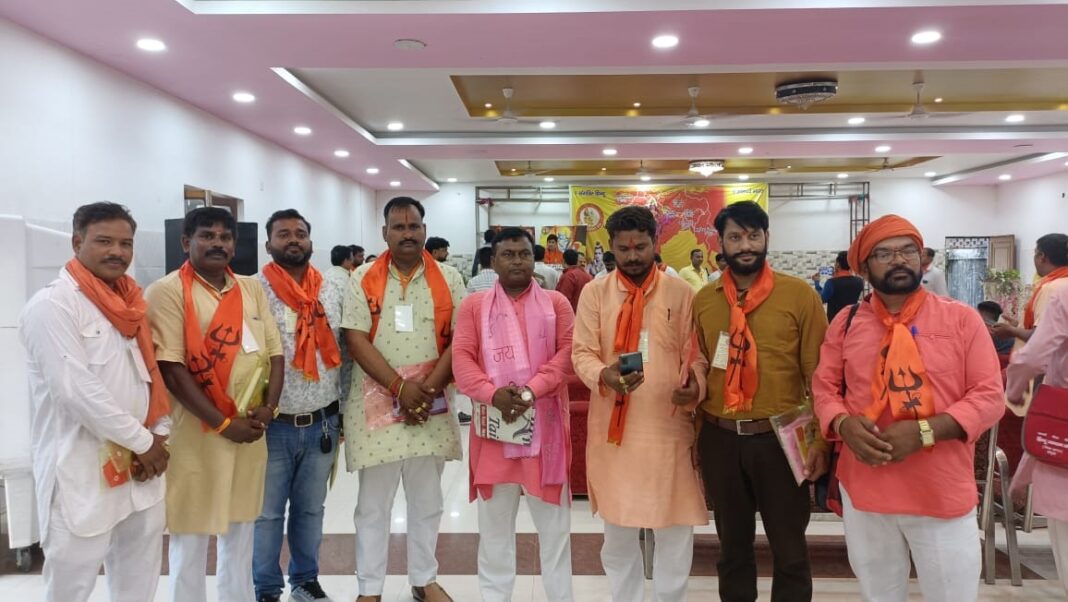 हरिगढ़ में हिंदू जागरण मंच की प्रांतीय कार्य समिति बैठक हुई जिसमें एत्मादपुर के लाल कृष्णवीर जादौन को जिला महामंत्री आगरा व ज्ञानेंद्र सिंह को जिला अध्यक्ष युवा वाहि