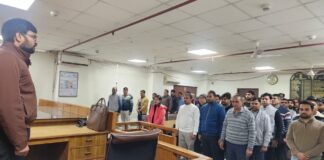 राष्ट्रपिता महात्मा गांधी की पुण्यतिथि पर उपायुक्त कार्यालय, फरीदाबाद में श्रद्धांजलि स्वरूप दो मिनट का मौन