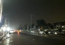 फरीदाबाद के इस प्रमुख HUDA रोड पर स्ट्रीट लाइट्स की लापरवाही:अंधेरे में छिपा बड़ा खतरा!